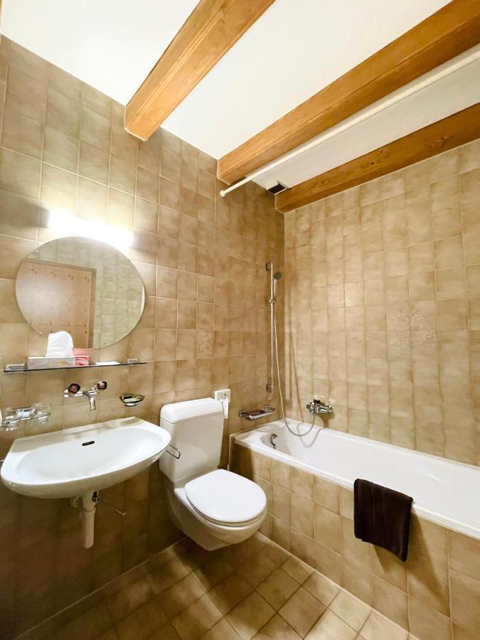 Hotel Du Cheval Blanc ラ・ヌーヴヴィル エクステリア 写真